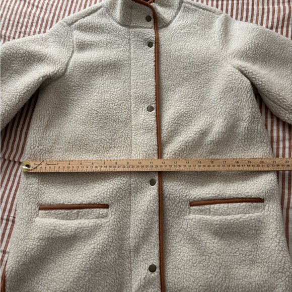 Old Navy Cream Sherpa coat with suede lining Size S - Picture 5 of 7